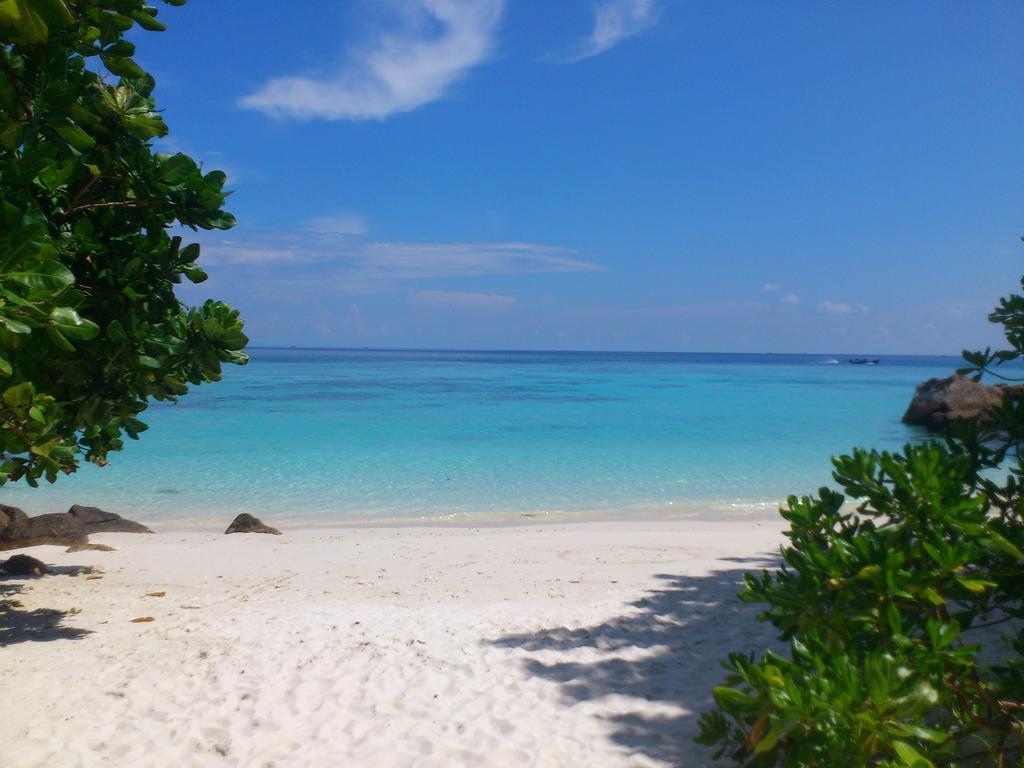 Ten Moons Lipe Resort Room photo